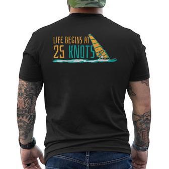 Windsurfing Life Begins At 25 Knot Surfer Saying T-Shirt mit Rückendruck - Geschenkecke