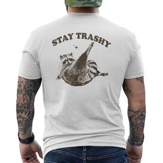 Raccoon Stay Trashy Fun Meme Gray T-Shirt mit Rückendruck - Geschenkecke