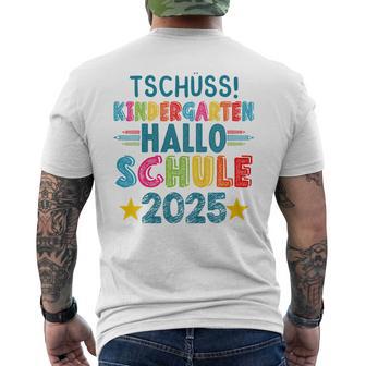 Kinder Tschüss Kindergarten Hallo Schule 2025 Lustig Kita Abgänger T-Shirt mit Rückendruck - Geschenkecke