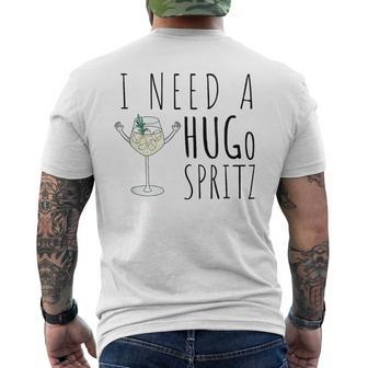 I Need A Hugo Spritz Summer Elderberry Prosecco Cocktail Hug T-Shirt mit Rückendruck - Geschenkecke