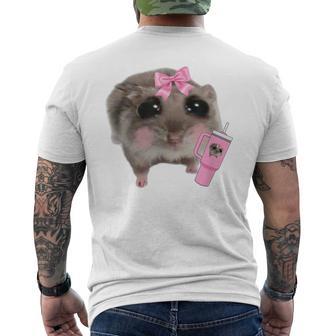 Sad Hamster Meme Drink Bottle Gray T-Shirt mit Rückendruck - Geschenkecke