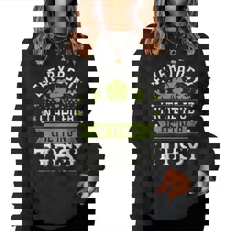 Everybody In The Pub Getting Tipsy St Patrick's Day Women Sweatshirt | Mazezy