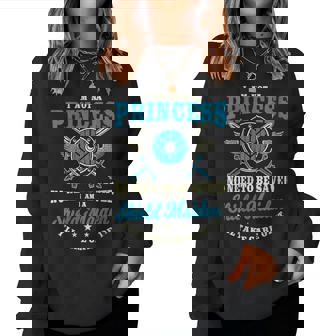 Je Ne Suis Pas Une Princesse Je Suis Une Shield-Maiden Sweat-shirt pour femme - Cadeauxyz