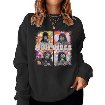 Retro Mom 90’S Vibes Vintage Mother's Day Mom Life Women Sweatshirt - Thegiftio UK