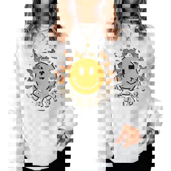 Retro Groovy Smile Face Be Happy Butterfly Aesthetic Hippie Sweat-shirt pour femme - Cadeauxyz