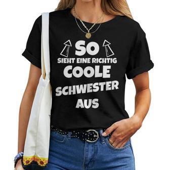 So Sieht Eine Richtig Coole Schwester Aus Sister T-shirt Frauen - Geschenkecke