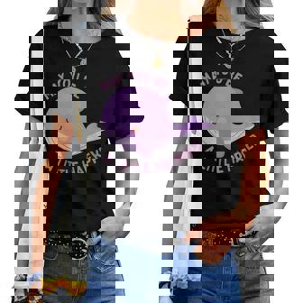 Una Ballena De Peluche Tinytan Poco Más Feliz Cuello Camiseta de mujer - Regaloses