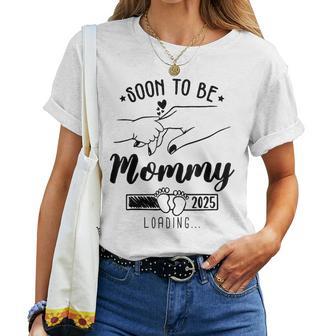 Bald Werde Ich Mama 2025 Mama Est 2025 Loading Wurde Zu Mama Befördert T-shirt Frauen - Geschenkecke