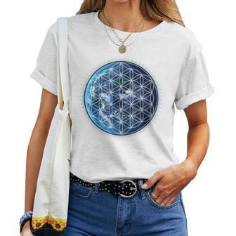 Flower Of Life With Earth Sacred Geometry Yoga Blue T-shirt Frauen - Geschenkecke