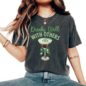 Drinks Well With Others St Patrick's Day Drunk Martini Women's Oversized Comfort T-Shirt - Thegiftio UK