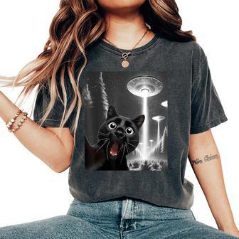 Black Cat Alien Ufo Taking A Selfie Cat Mom Dad Women's Oversized Comfort T-Shirt - Thegiftio UK