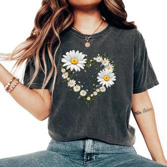Heart With Daisy Flowers Daisies With Heart Outline Women's Oversized Comfort T-Shirt - Thegiftio UK