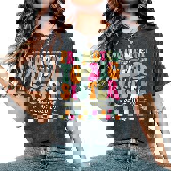 Promocionado A Big Sister 2025 Pronto To Be Big Sis Groovy Camiseta extragrande cómoda para mujer - Regaloses