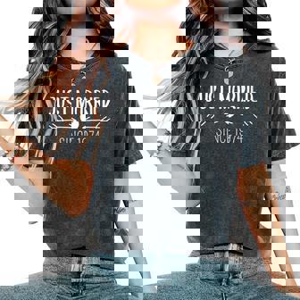Recién Casados Desde 1974 Marido Esposa Aniversario Cuello Camiseta extragrande cómoda para mujer - Regaloses
