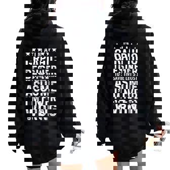 Je Suis Un Graphiste Pour Gagner Du Temps Supposons Un Travail Drôle Sweat à capuche oversize pour femme avec imprimé dans le dos - Cadeauxyz