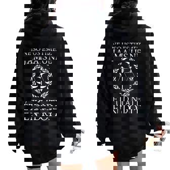 Ne Sous Estimez Jamais Une Etudiante En Droit Avocate Humour Sweat à capuche oversize pour femme avec imprimé dans le dos - Cadeauxyz