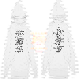 1980 An Old Lady Who Reads Many Books Hoodie | Mazezy