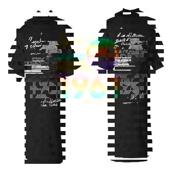Cumpleaños Hombre Regalos Legendario Desde Marzo 1961 Camiseta unisex - Regaloses