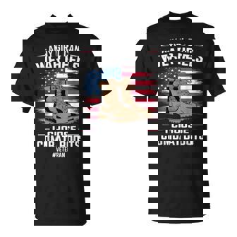 Any Girl Can Wear Heels I Choose Combat Booteteran Day Mom Camiseta unisex - Regaloses