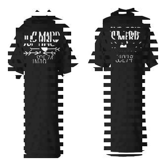 Recién Casados Desde 1974 Marido Esposa Aniversario Cuello Camiseta unisex - Regaloses
