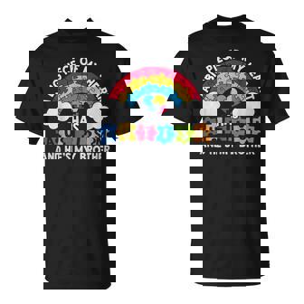 Un Gran Pedazo De Mi Corazón Tiene Autismo Y Él Es Mi Hermano Camiseta unisex - Regaloses