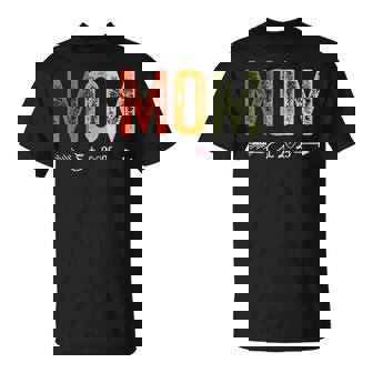 Vintage Mom Est 2025 Promoted To Mommy Mother's Day 2025 Camiseta unisex - Regaloses