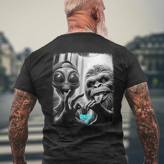 Bigfoot Sasquatch Alien Lovefest Love Hand Sign 0Ltd4v Men's T