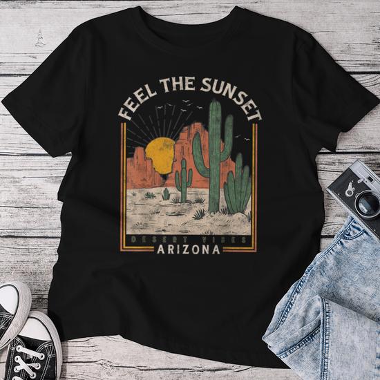 Vintage Feel Sunset Desert Vibes Arizona Mountain Cactus Women T-shirt -  Seseable