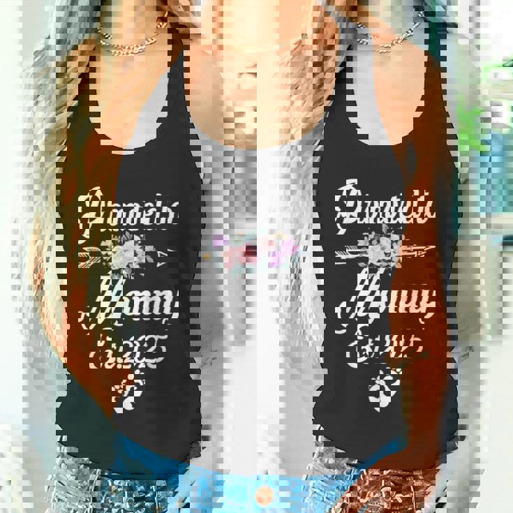 Promoted To Mommy Est 2025 Floral Mother's Day 2025 Tank Top