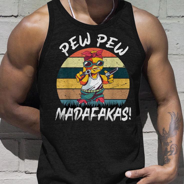 Chick Pew Pew Madafakas intage Crazy Chick S Tank Top Geschenke für Ihn