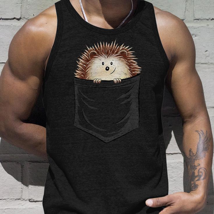 Casual Cute Spiky Hedgehog In Your Pocket Tank Top Geschenke für Ihn