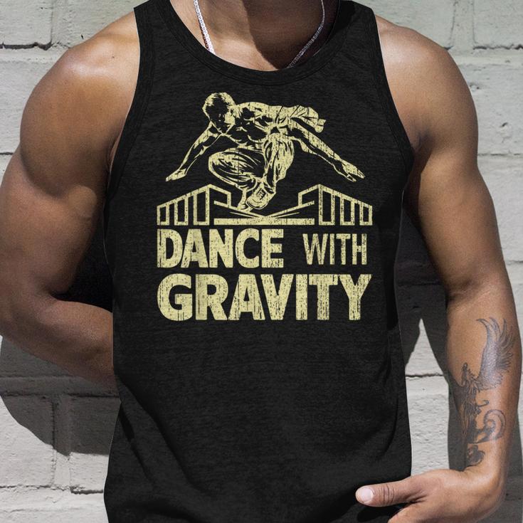 Dance With Gravity Parkour Tank Top Geschenke für Ihn