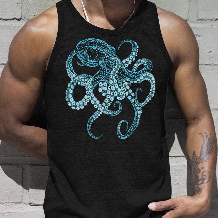 Deep Sea Blue Octopus In Combat Posture Tank Top Geschenke für Ihn