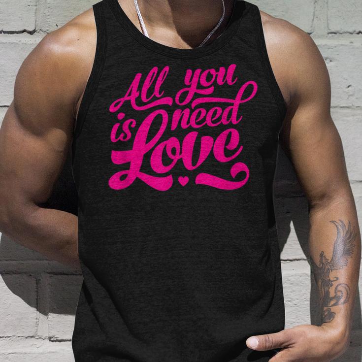 Enjoy All We Need Is Love You Need Love Spread Love Graphic Tank Top Geschenke für Ihn