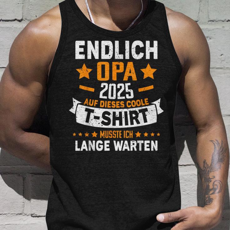 Finally Grandpa 2025 Expecting Grandpa Grandfather Become Announcement Tank Top Geschenke für Ihn