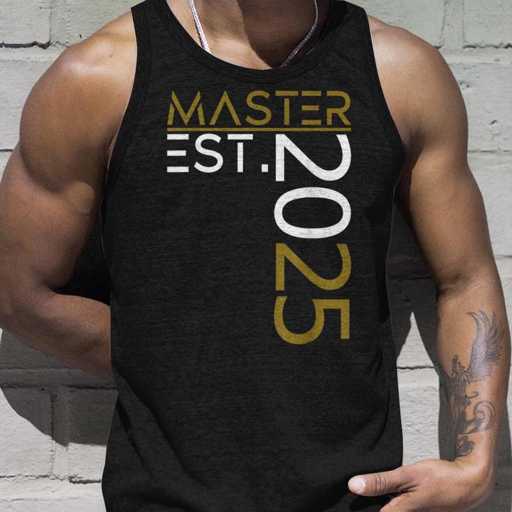 Graduation Master Est 2025 Outfit Golden Motif Outfit Fun Tank Top Geschenke für Ihn