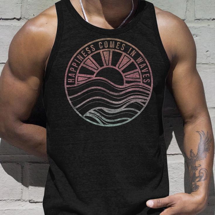 Happiness Comes In Waves Sunset Beach Wave Gradient Tank Top Geschenke für Ihn