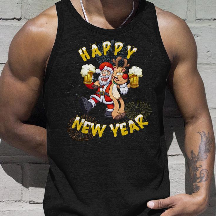 Happy New Year Santa With Rudolph The Reindeer Party Tank Top Geschenke für Ihn