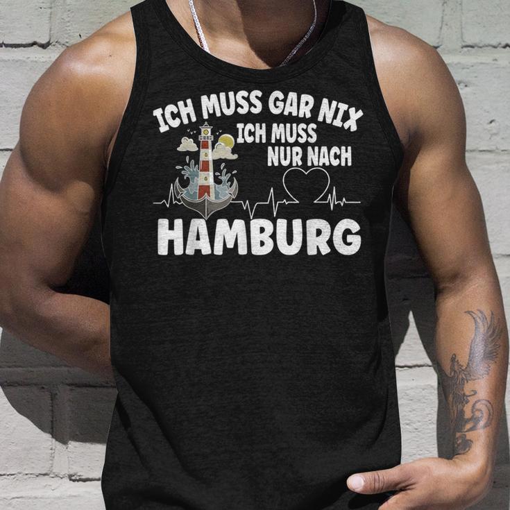 Ich Muss Gar Nix Ich Muss Nur Nach Hamburg Tank Top Geschenke für Ihn