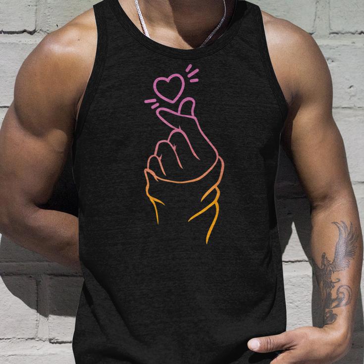 Korean Heart Finger K-Pop Heart Hand Sign Tank Top Geschenke für Ihn