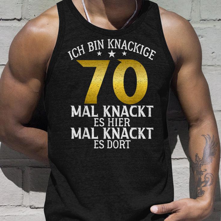 Krisige 70 Mal Knackt Es Hier Mal Da 70 Birthday S Tank Top Geschenke für Ihn