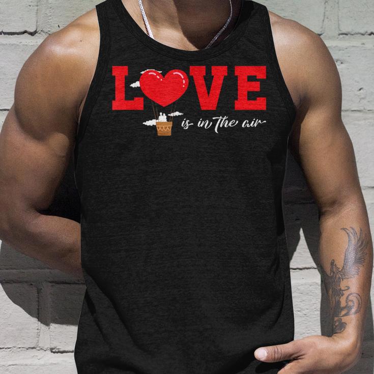 Love Is In The Air Flying Hot Air Balloon Tank Top Geschenke für Ihn