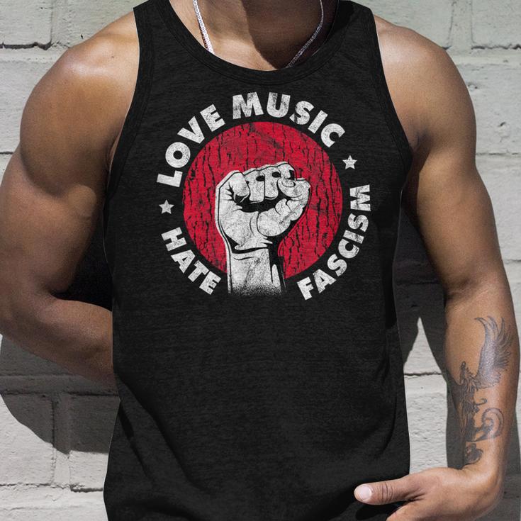 Love Music Hate Fascism Against Nazis Against Right Tank Top Geschenke für Ihn