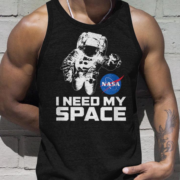 Nasa Logo I Need My Space With Astronaut Tank Top Geschenke für Ihn