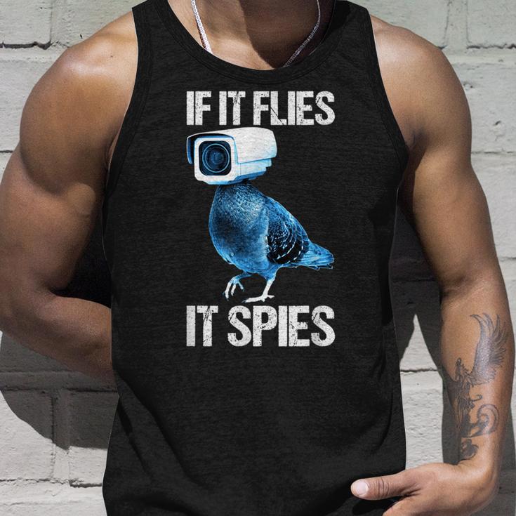 Pigeons Aren't Real If It Flies It Spies Tank Top Geschenke für Ihn