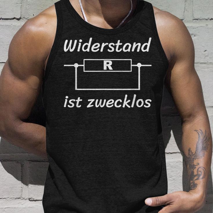 Resistance Ist Zwecklos Resistance Is A Ersion Tank Top Geschenke für Ihn