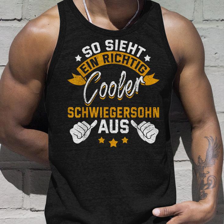 So Sieht Ein Richtig Cooler Schwiegersohn Aus Idea Tank Top Geschenke für Ihn