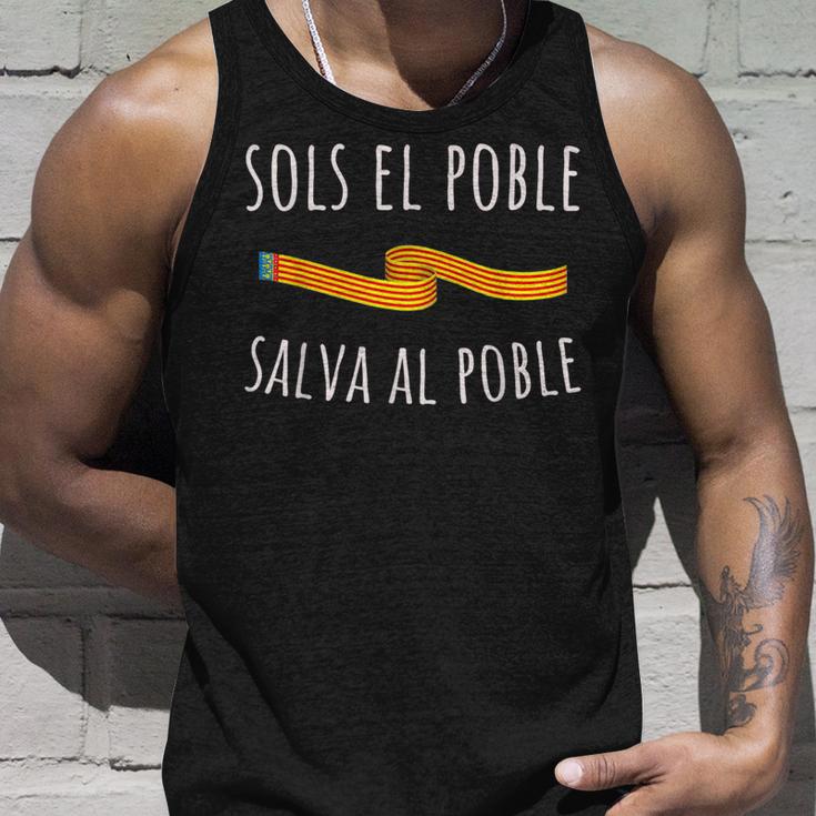 Sols El Poble Salva Al Poble Solo El Pueblo Salva Al Pueblo Camiseta sin mangas Regalos para él