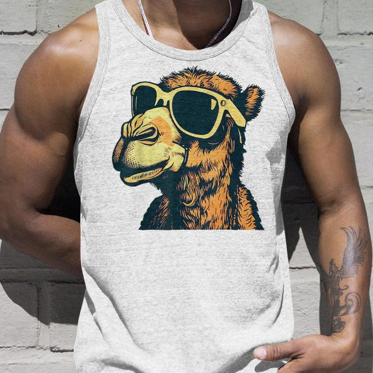 Camel With Sunglasses Gray Tank Top Geschenke für Ihn