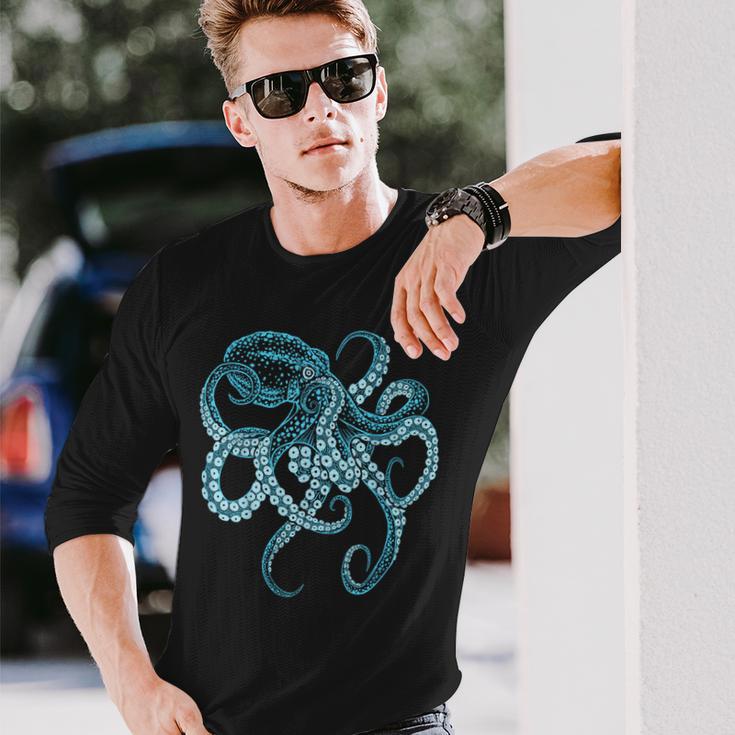 Deep Sea Blue Octopus In Combat Posture Langarmshirts Geschenke für Ihn